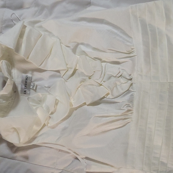 New without tags women Ruffle formal blouse - Picture 1 of 5